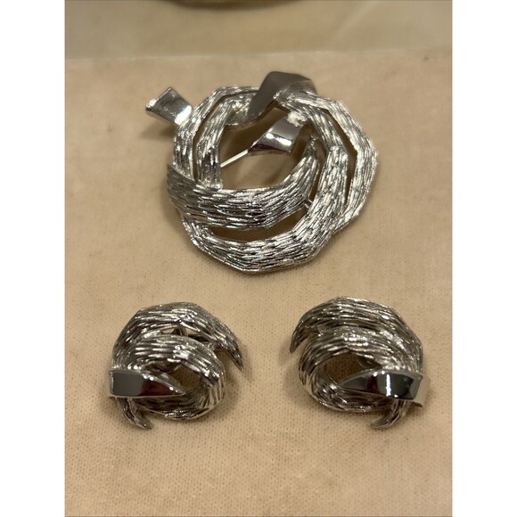 Trifari Silver Tone Vintage Knot Clip On Earrings & Brooch Set - Picture 1 of 6